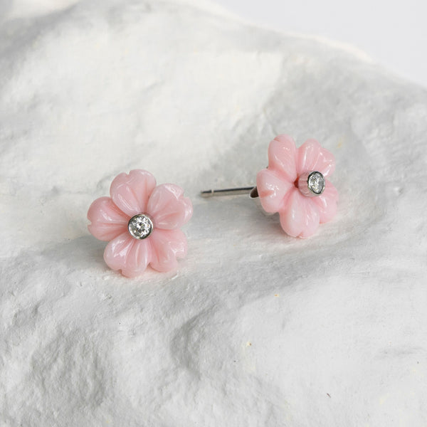 Queen conch shell earrings light pink white gold diamonds